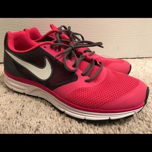 Nike women’s Vomero 8 running shoes